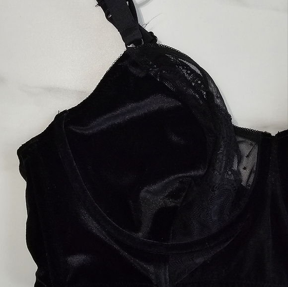 Torrid Velour And Lace Underwire Bra - Picture 7 of 8